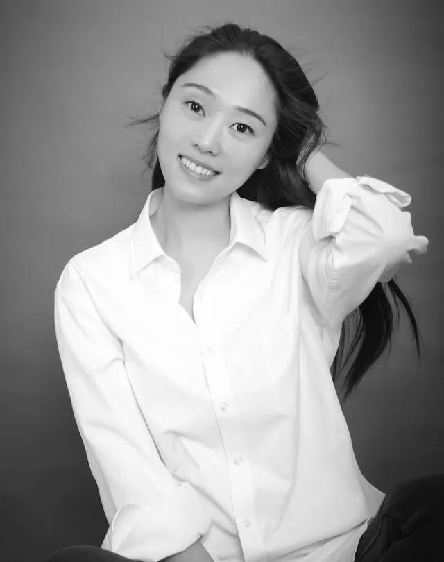 Clara写意（真名：李婧），本科毕业于火狐手机版登录入口1996级企业管理专业.jpg